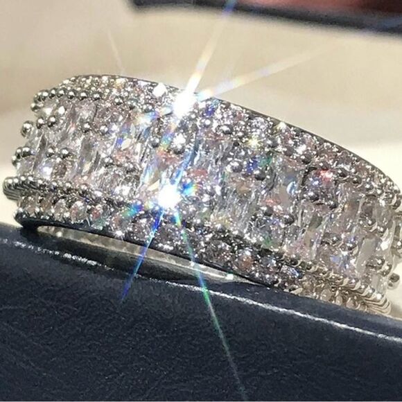 JUST IN ❤️Elegant Anniversary Engagement Silver Encrusted White Cubic Zi… - Picture 9 of 9